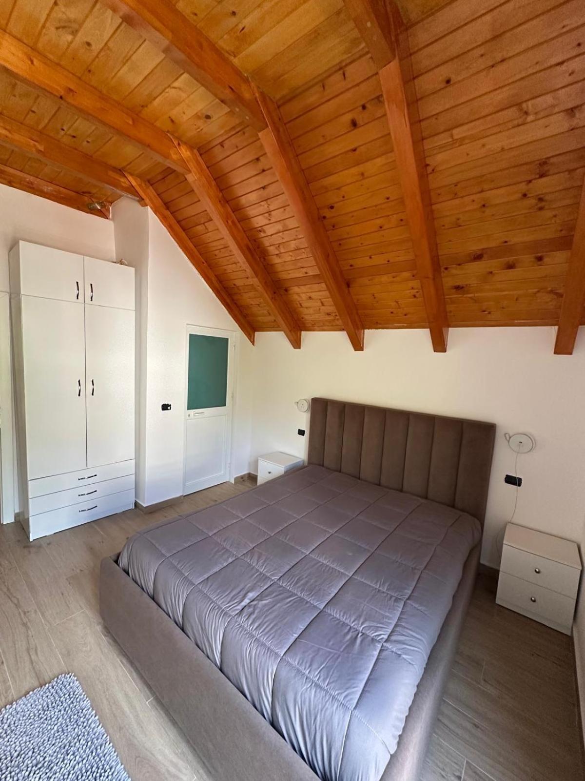 Bujtina Okoli Bed & Breakfast *