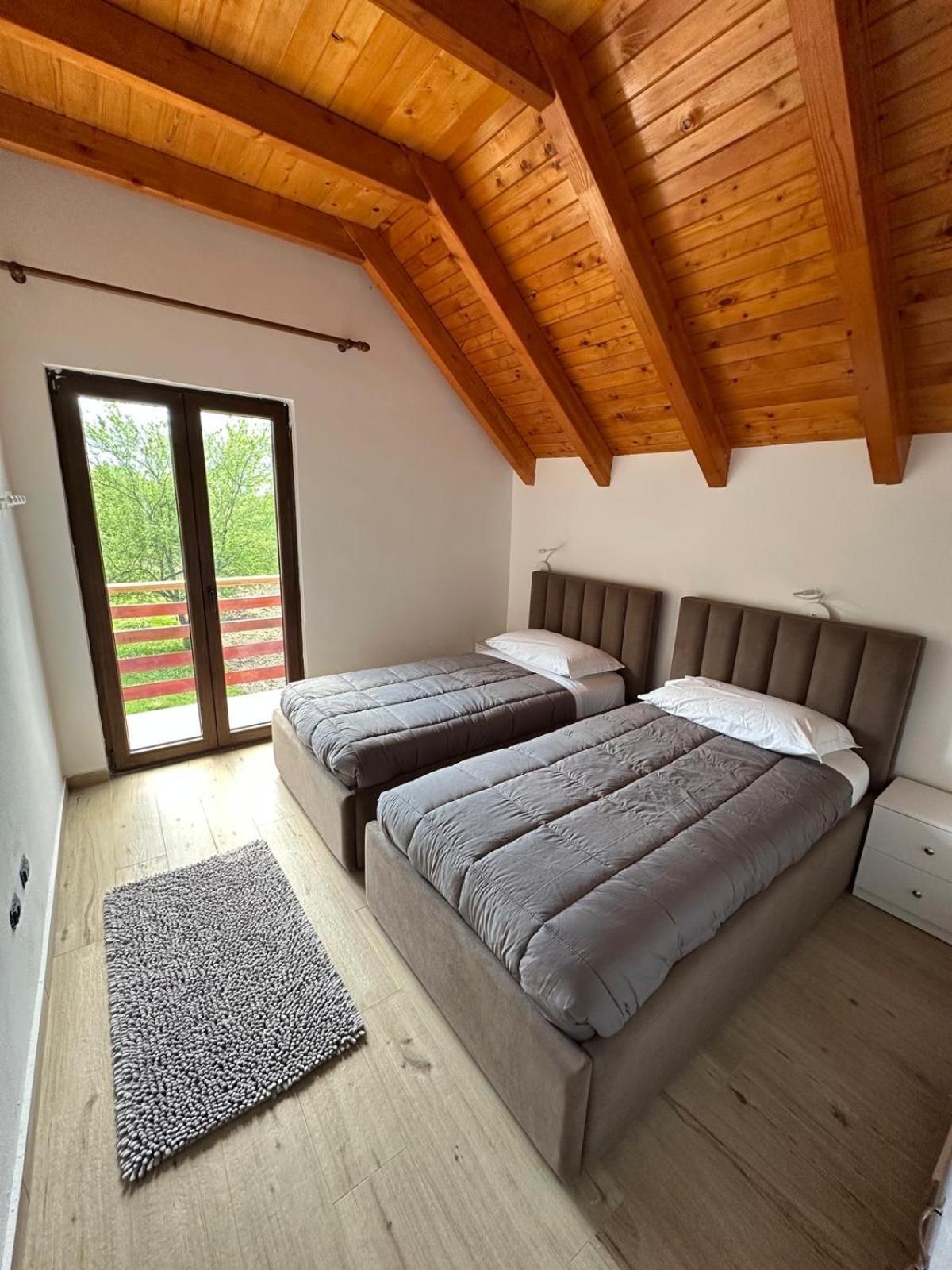 Bed & Breakfast Bujtina Okoli *